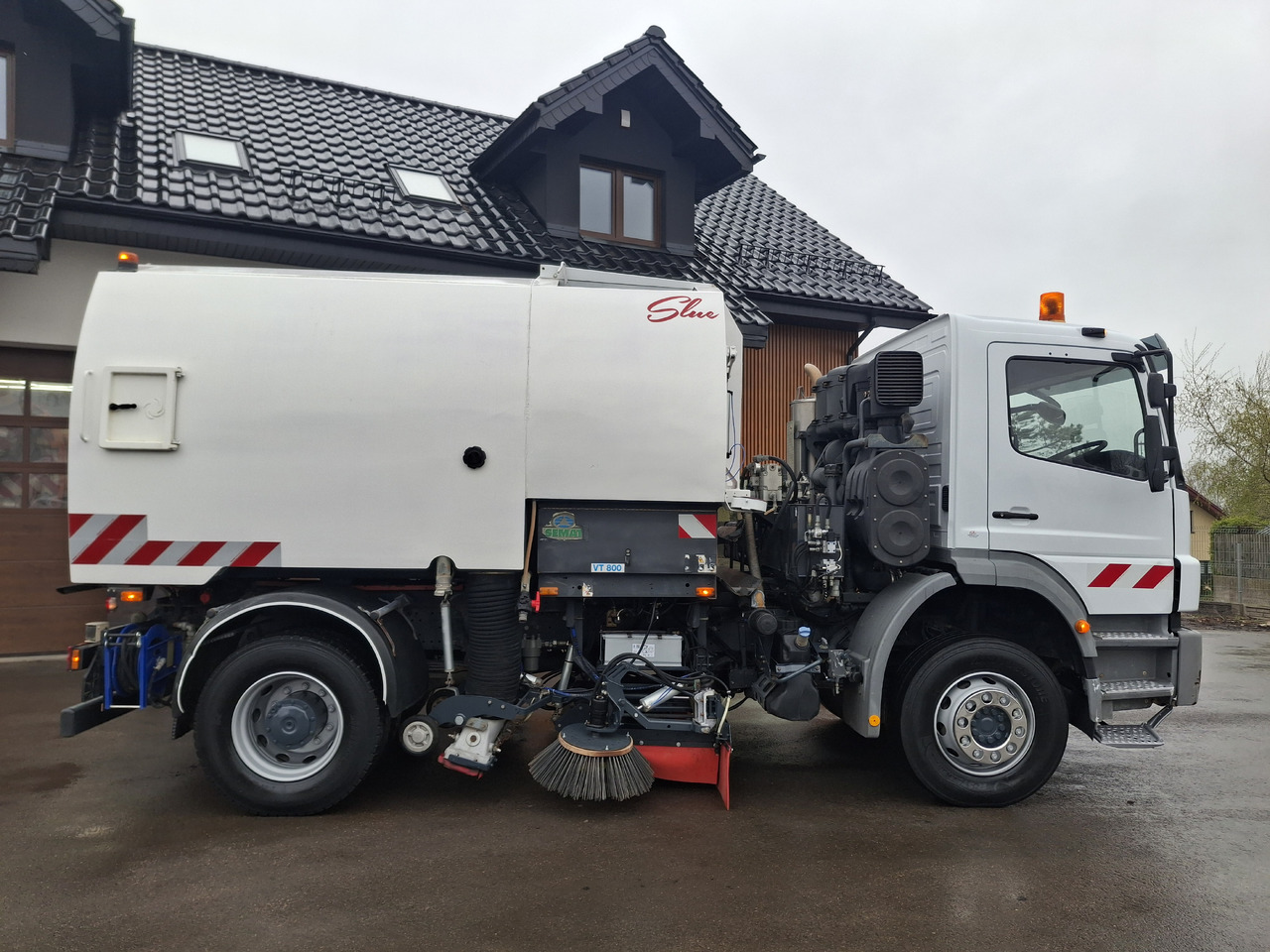 MERCEDES-BENZ Axor 1829 Zamiatarka Kehrmaschine Johnston 2 Motoren Karcher L/R - Road sweeper: picture 5 MERCEDES-BENZ Axor 1829 Zamiatarka Kehrmaschine Johnston 2 Motoren Karcher L/R - Road sweeper: picture 5