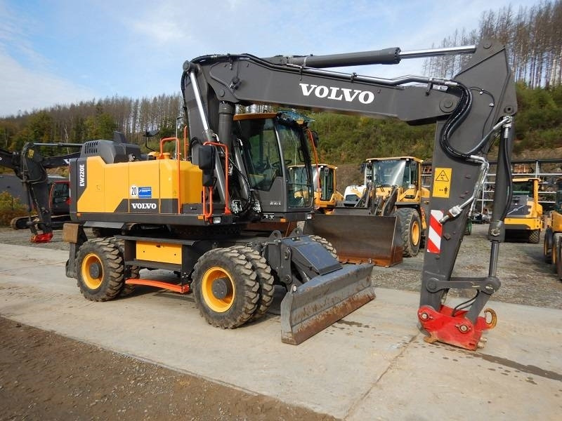 Volvo EW 220 E - Wheel excavator: picture 2 Volvo EW 220 E - Wheel excavator: picture 2