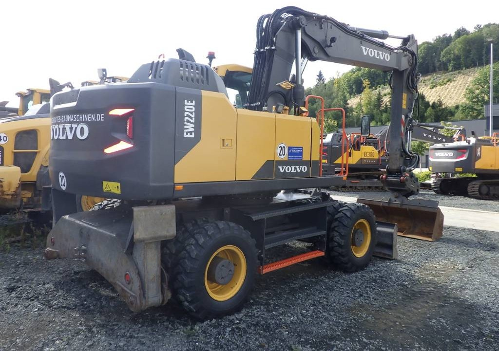 Volvo EW 220 E  - Wheel excavator: picture 5 Volvo EW 220 E  - Wheel excavator: picture 5