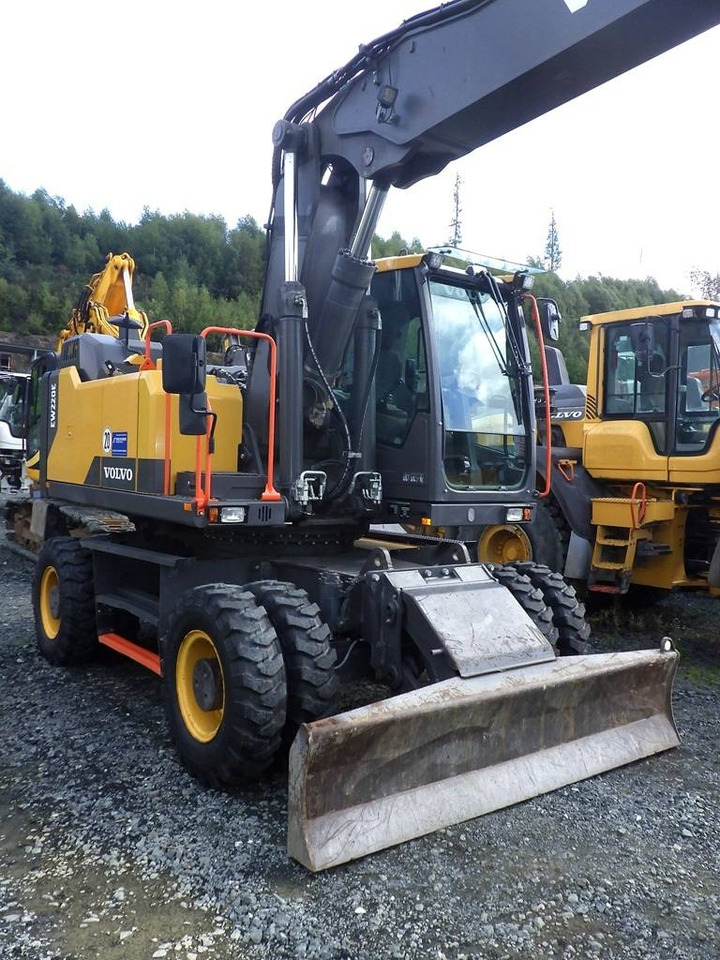 Volvo EW 220 E  - Wheel excavator: picture 4 Volvo EW 220 E  - Wheel excavator: picture 4