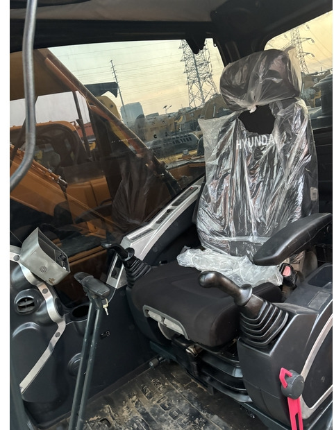 2022 Hyundai 225 - Crawler excavator: picture 5 2022 Hyundai 225 - Crawler excavator: picture 5
