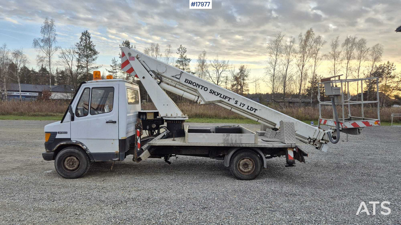 BRONTO SKYLIFT basket lift on Mercedes-Benz 308D chassis (1992) - Truck mounted aerial platform: picture 4 BRONTO SKYLIFT basket lift on Mercedes-Benz 308D chassis (1992) - Truck mounted aerial platform: picture 4