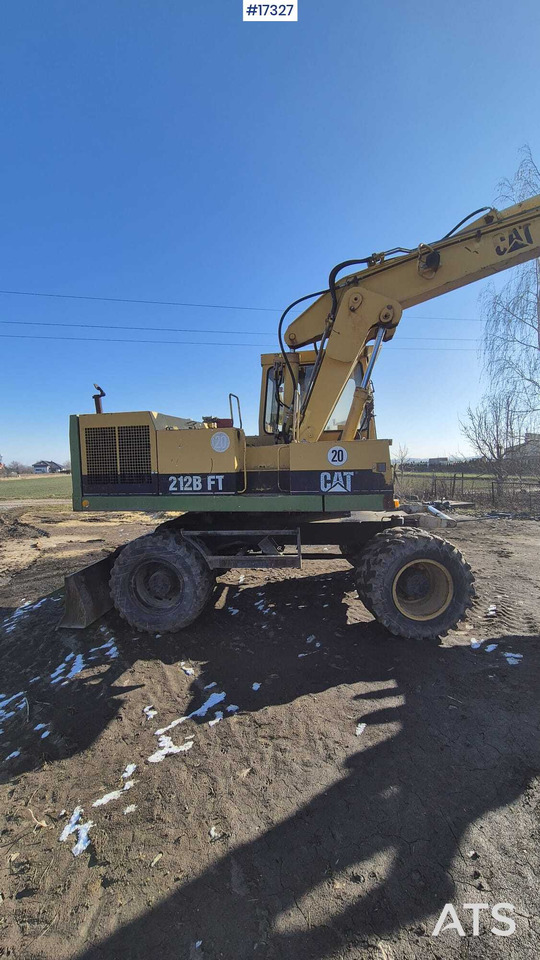 CATERPILLAR 212B FT wheeled excavator (1996) - Wheel excavator: picture 5 CATERPILLAR 212B FT wheeled excavator (1996) - Wheel excavator: picture 5