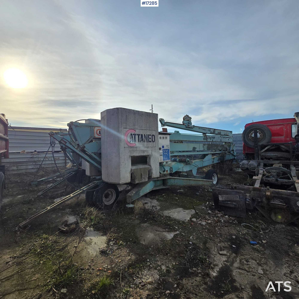 Crane CATTANEO CM61R construction crane (1993) - Crane: picture 2 Crane CATTANEO CM61R construction crane (1993) - Crane: picture 2