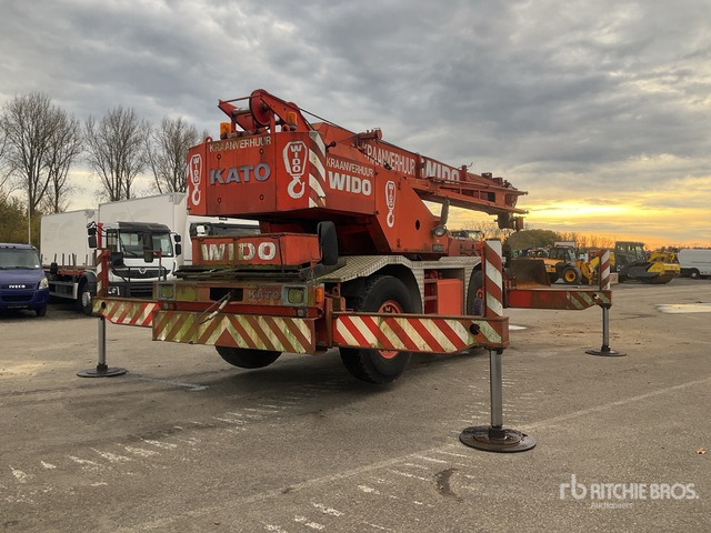 1990 Kato KR-250 25 ton 4x4x4 Rough Terrain Crane - All terrain crane: picture 4 1990 Kato KR-250 25 ton 4x4x4 Rough Terrain Crane - All terrain crane: picture 4
