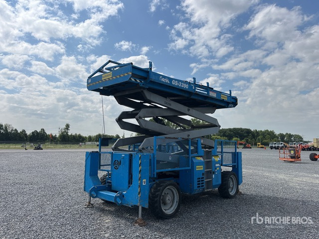 2007 Genie GS-3390 4x4 Diesel Scissor Lift - Scissor lift: picture 1 2007 Genie GS-3390 4x4 Diesel Scissor Lift - Scissor lift: picture 1