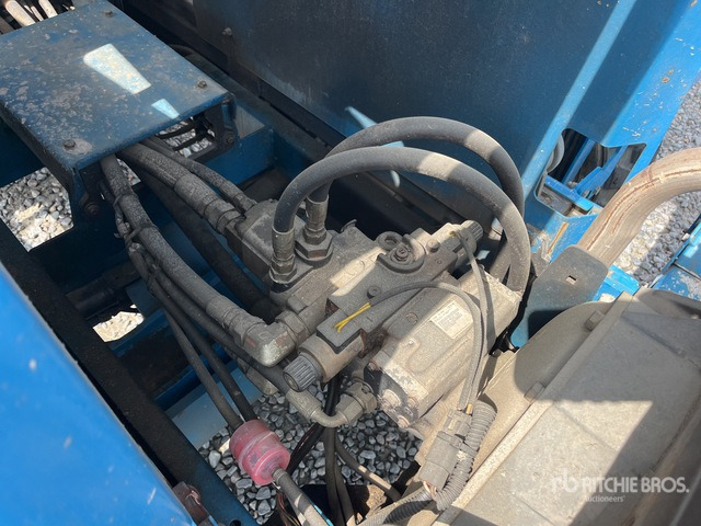 2007 Genie GS-3390 4x4 Diesel Scissor Lift - Scissor lift: picture 5 2007 Genie GS-3390 4x4 Diesel Scissor Lift - Scissor lift: picture 5