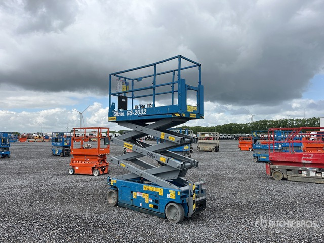 2008 Genie GS-2032 Electric Scissor Lift - Scissor lift: picture 3 2008 Genie GS-2032 Electric Scissor Lift - Scissor lift: picture 3