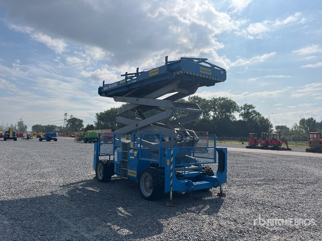 2008 Genie GS-3390 Diesel Scissor Lift - Scissor lift: picture 4 2008 Genie GS-3390 Diesel Scissor Lift - Scissor lift: picture 4