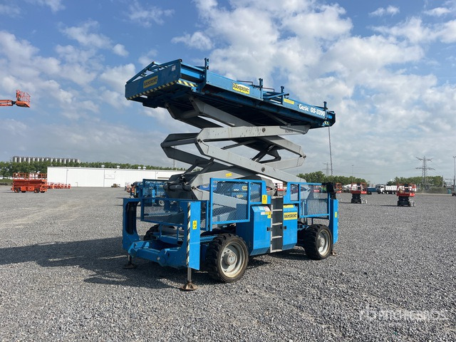 2008 Genie GS-3390 Diesel Scissor Lift - Scissor lift: picture 3 2008 Genie GS-3390 Diesel Scissor Lift - Scissor lift: picture 3