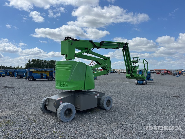 2011 Haulotte HA15IP 2WD Electric Articulating Boom Lift - Articulated boom: picture 1 2011 Haulotte HA15IP 2WD Electric Articulating Boom Lift - Articulated boom: picture 1