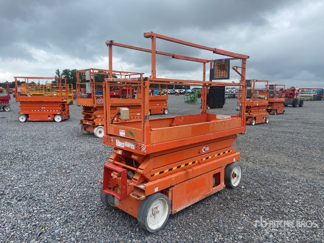2015 Skyjack SJIII 3220 Electric (Inoperable) Scissor Lift - Scissor lift: picture 2 2015 Skyjack SJIII 3220 Electric (Inoperable) Scissor Lift - Scissor lift: picture 2