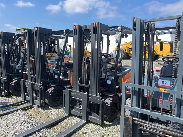 2024 Doosan B35X-7 PLUS MAST - FFT, MFH 4380, OAL (Unused) Electric Forklift - Electric forklift: picture 2 2024 Doosan B35X-7 PLUS MAST - FFT, MFH 4380, OAL (Unused) Electric Forklift - Electric forklift: picture 2