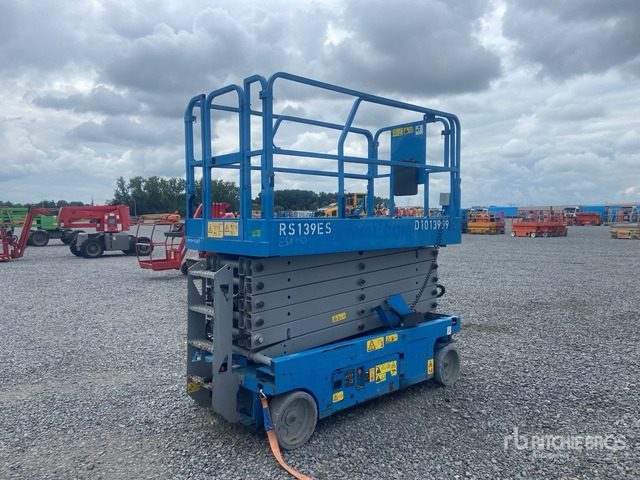 Genie Scissor Lift - Scissor lift: picture 3 Genie Scissor Lift - Scissor lift: picture 3