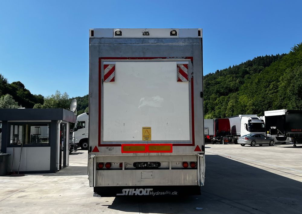 Pezzaioli HMK Industri // Do przewozu zwierząt // 2004 Rok // 3 Pokłady // Waga // Osi skrętne // Oznonacja // - Livestock semi-trailer: picture 5 Pezzaioli HMK Industri // Do przewozu zwierząt // 2004 Rok // 3 Pokłady // Waga // Osi skrętne // Oznonacja // - Livestock semi-trailer: picture 5