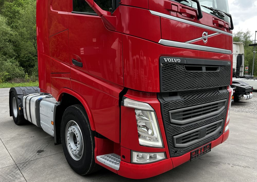 Volvo FH // Standard // 2018 // Duże zbiorniki // Klima postojowa // Radary // Idealny ! - Tractor unit: picture 4 Volvo FH // Standard // 2018 // Duże zbiorniki // Klima postojowa // Radary // Idealny ! - Tractor unit: picture 4