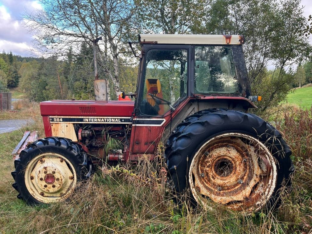 International Harvester 584 4WD - Farm tractor: picture 2 International Harvester 584 4WD - Farm tractor: picture 2