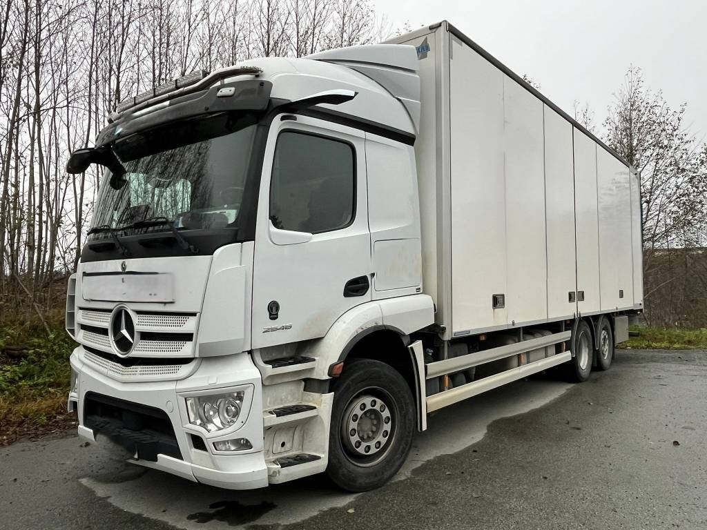 Mercedes-Benz Actros 2546 6x2 - Box truck: picture 1 Mercedes-Benz Actros 2546 6x2 - Box truck: picture 1