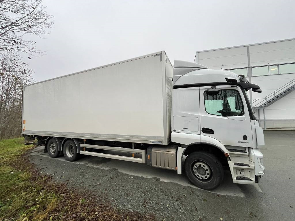 Mercedes-Benz Actros 2546 6x2 - Box truck: picture 2 Mercedes-Benz Actros 2546 6x2 - Box truck: picture 2