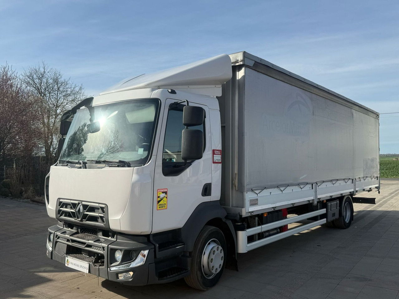 Renault 12 D12 - Curtainsider truck: picture 3 Renault 12 D12 - Curtainsider truck: picture 3