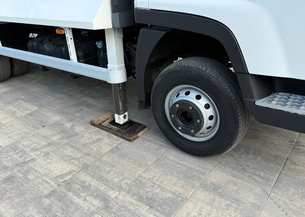 Truck mounted aerial platform Renault D: picture 13