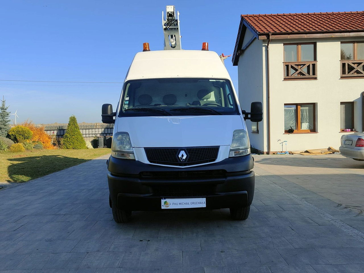Renault Mascott 3.0 - Truck mounted aerial platform: picture 2 Renault Mascott 3.0 - Truck mounted aerial platform: picture 2