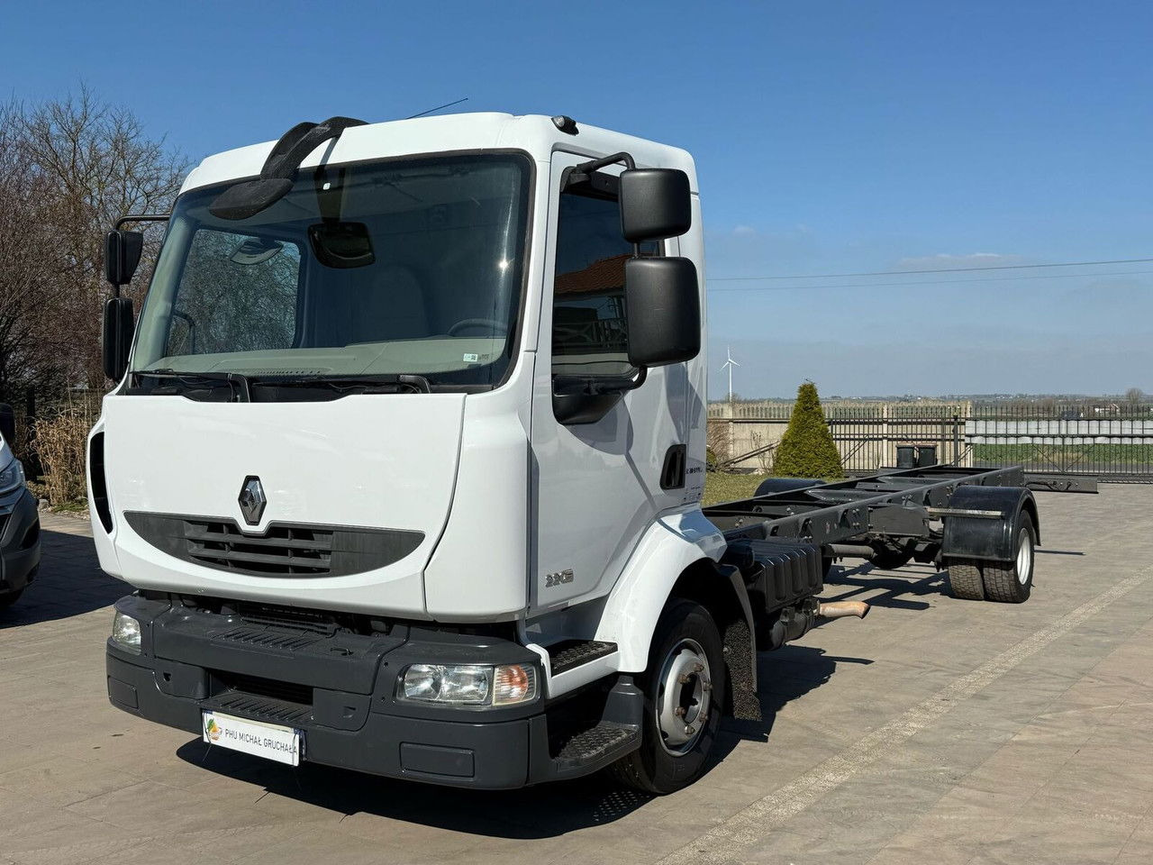 Renault Midlum 220 - Cab chassis truck: picture 3 Renault Midlum 220 - Cab chassis truck: picture 3