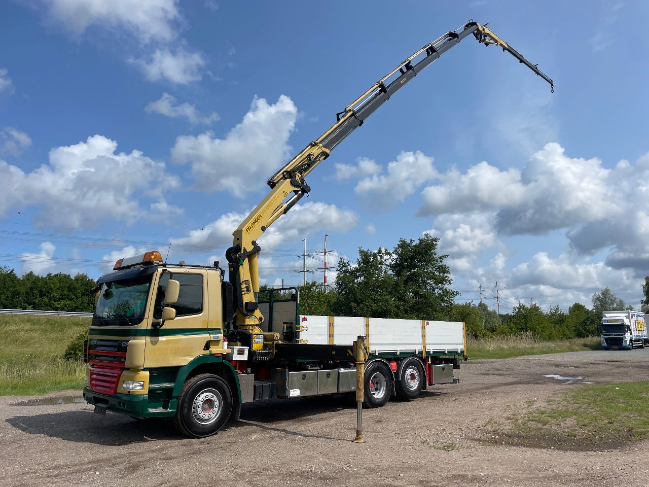 DAF CF 85.360 CF with Palfinger PK26002 with jib crane - Crane truck: picture 1 DAF CF 85.360 CF with Palfinger PK26002 with jib crane - Crane truck: picture 1