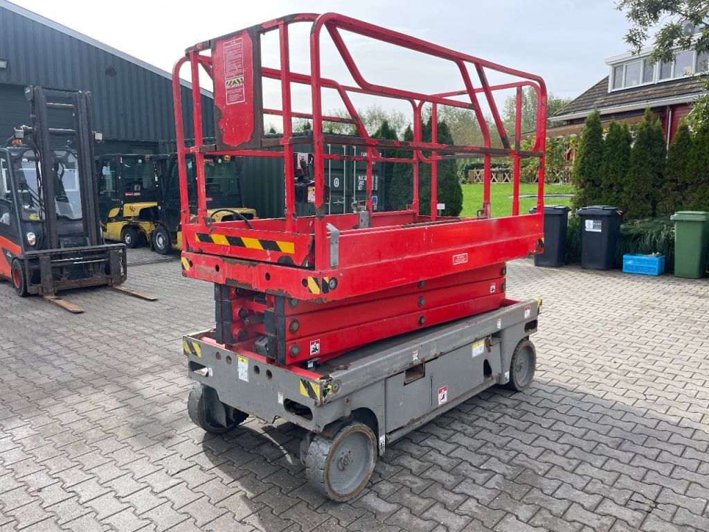 Haulotte Compact 10 - Scissor lift: picture 3 Haulotte Compact 10 - Scissor lift: picture 3