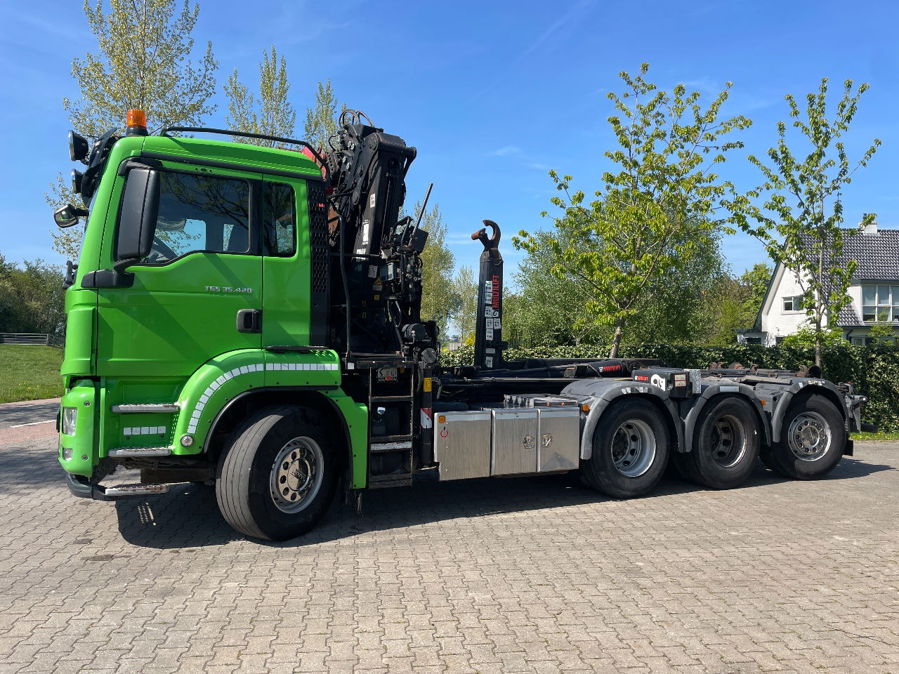 MAN TGS 35.420 met hiab 19tm Z kraan en 26t haakarm, bouwjaar 2018 - Container transporter/ Swap body truck, Crane truck: picture 1 MAN TGS 35.420 met hiab 19tm Z kraan en 26t haakarm, bouwjaar 2018 - Container transporter/ Swap body truck, Crane truck: picture 1