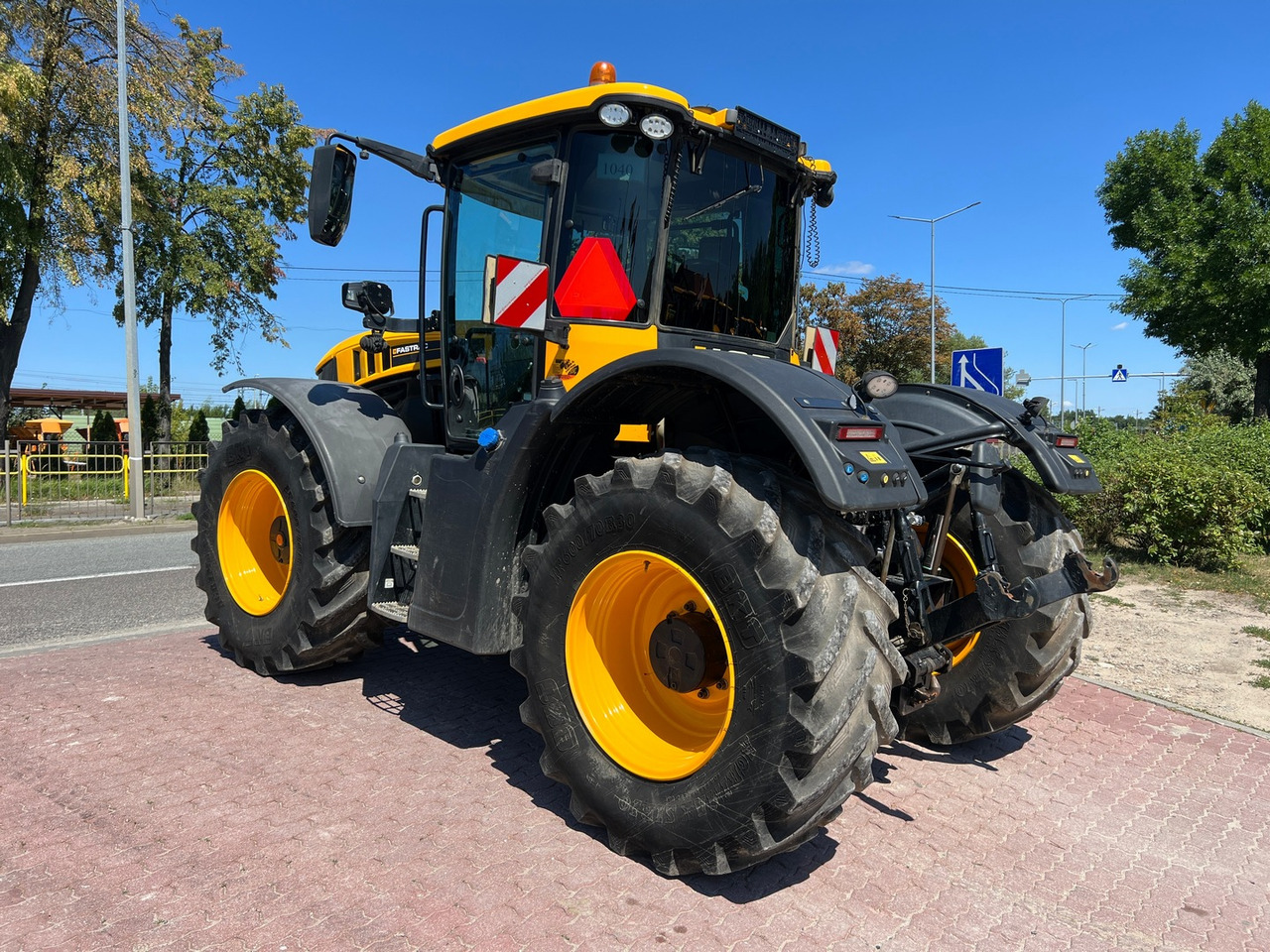 JCB Fastrac 4220 - Farm tractor: picture 3 JCB Fastrac 4220 - Farm tractor: picture 3