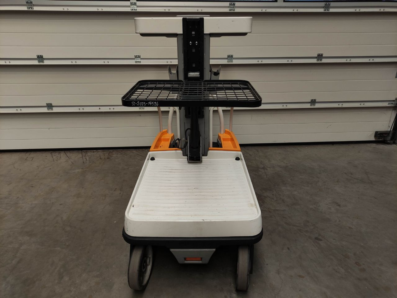 Crown WAV50-118 - Order picker: picture 3 Crown WAV50-118 - Order picker: picture 3