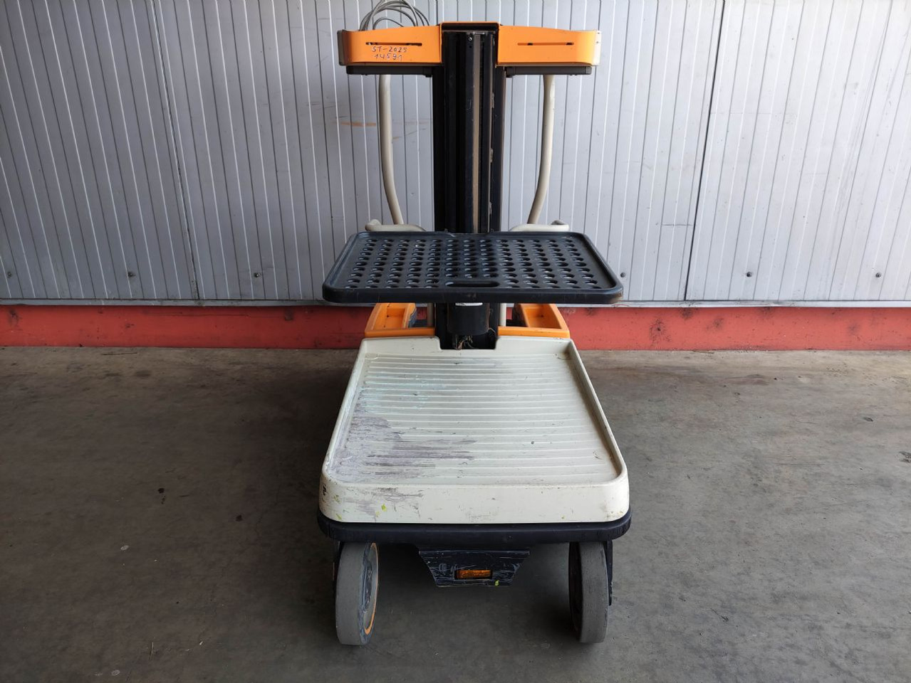 Crown WAV60-118 - Order picker: picture 3 Crown WAV60-118 - Order picker: picture 3