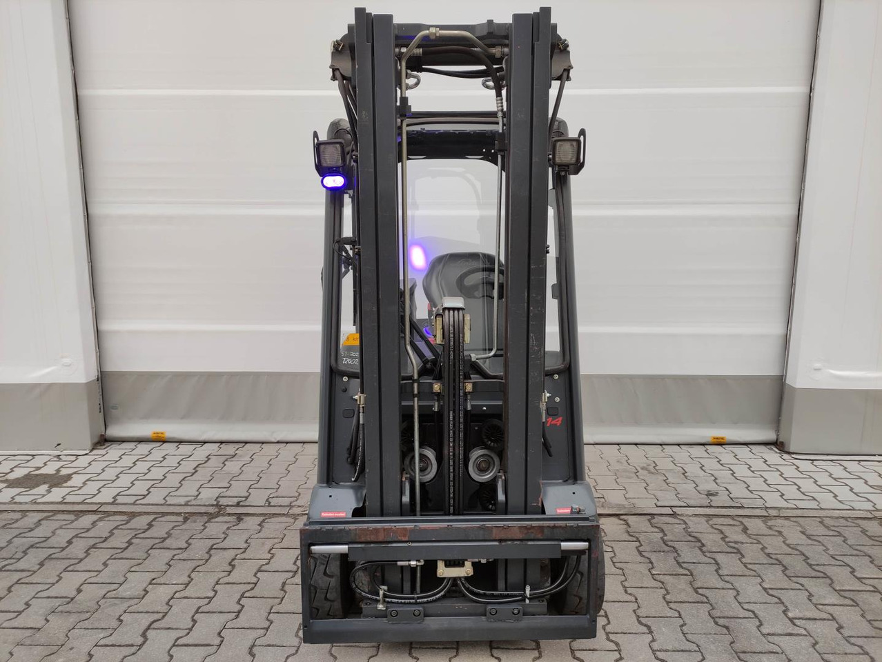 Linde E14-02-386 - Electric forklift: picture 3 Linde E14-02-386 - Electric forklift: picture 3