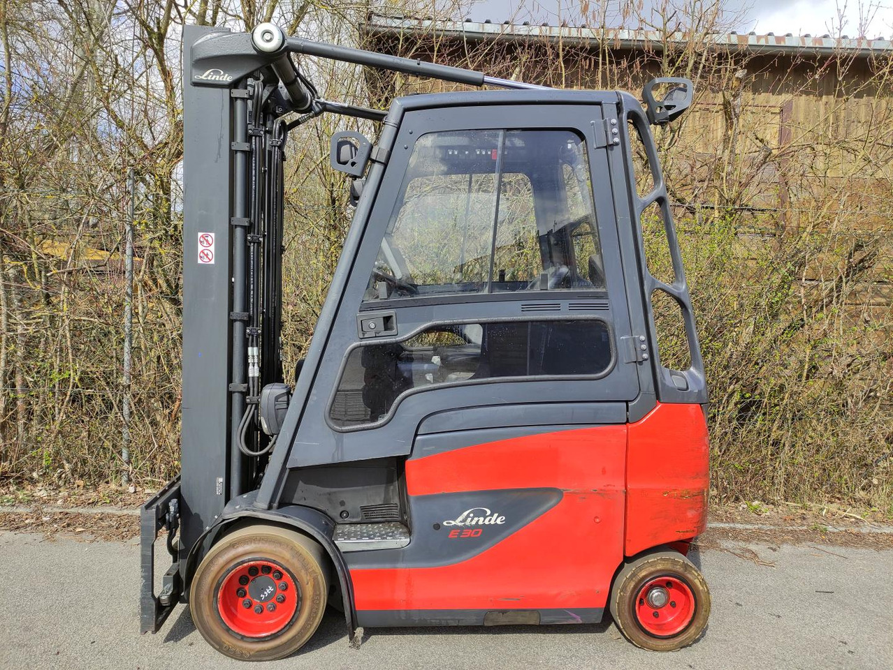 Linde E30H-01/600-387 - Electric forklift: picture 1 Linde E30H-01/600-387 - Electric forklift: picture 1