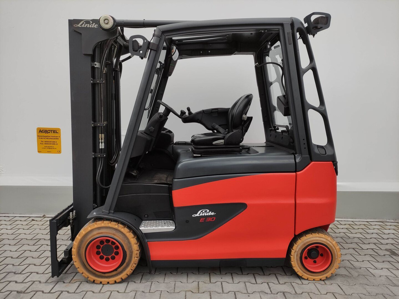 Linde E30HL-01/600-387 (M) - Electric forklift: picture 1 Linde E30HL-01/600-387 (M) - Electric forklift: picture 1