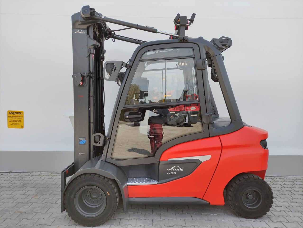 Linde H35D-01-120 (LACK NEU) - Diesel forklift: picture 1 Linde H35D-01-120 (LACK NEU) - Diesel forklift: picture 1