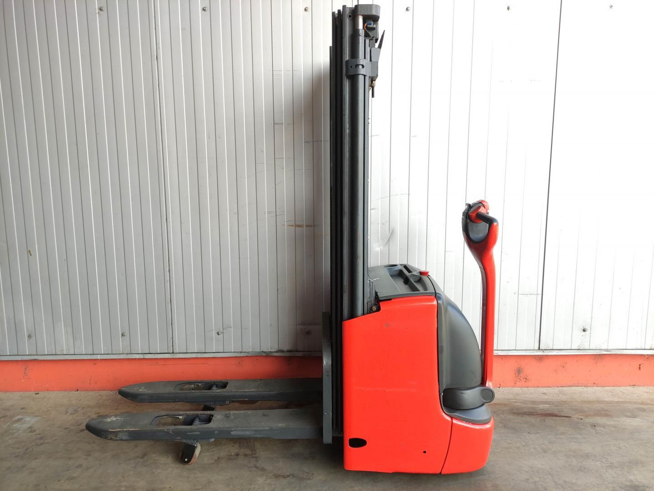 Linde L12i-1172 - Stacker: picture 1 Linde L12i-1172 - Stacker: picture 1