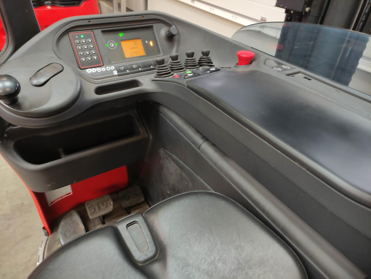 Linde R14-01-1120 - Reach truck: picture 5 Linde R14-01-1120 - Reach truck: picture 5