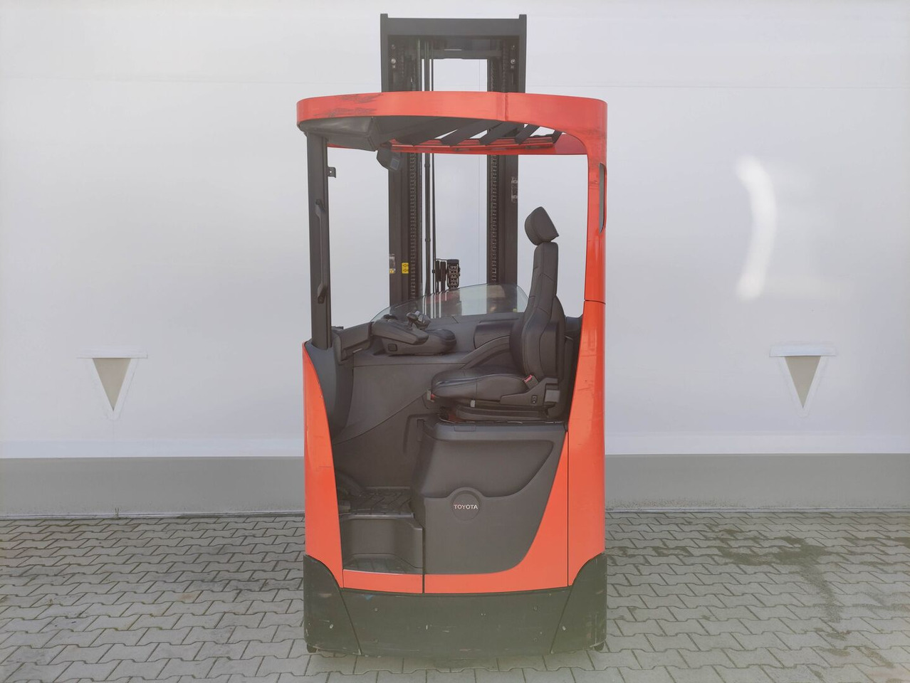 Toyota RRE160HH - Reach truck: picture 4 Toyota RRE160HH - Reach truck: picture 4