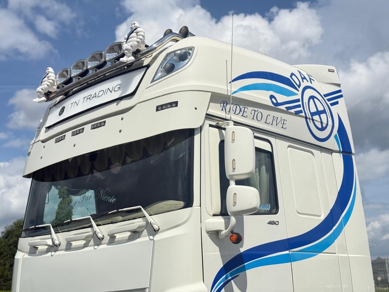 DAF XF 480 SHOW TRUCK, LOW MILEAGE, RETARDER, INTERIOR, TOP! - Tractor unit: picture 5 DAF XF 480 SHOW TRUCK, LOW MILEAGE, RETARDER, INTERIOR, TOP! - Tractor unit: picture 5
