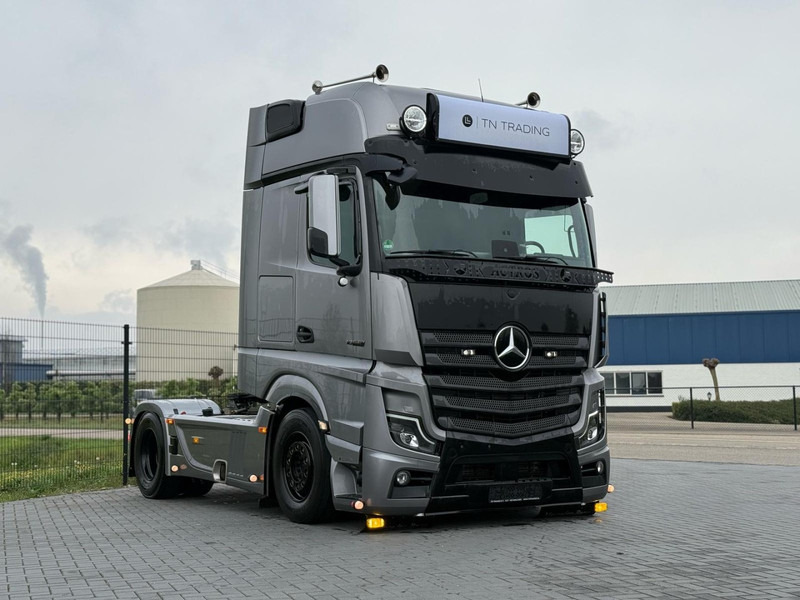 Mercedes-Benz 1863.630 SHOWTRUCK, VOLLUCHT, L PAKKET, HYDRAULIEK, TOPSTAAT. - Tractor unit: picture 2 Mercedes-Benz 1863.630 SHOWTRUCK, VOLLUCHT, L PAKKET, HYDRAULIEK, TOPSTAAT. - Tractor unit: picture 2