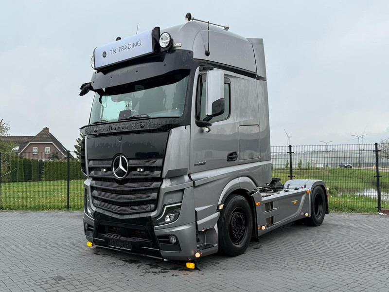 Mercedes-Benz 1863.630 SHOWTRUCK, VOLLUCHT, L PAKKET, HYDRAULIEK, TOPSTAAT. - Tractor unit: picture 1 Mercedes-Benz 1863.630 SHOWTRUCK, VOLLUCHT, L PAKKET, HYDRAULIEK, TOPSTAAT. - Tractor unit: picture 1