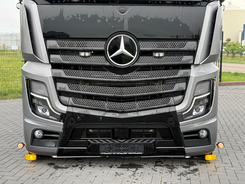 Mercedes-Benz 1863 SHOWTRUCK, VOLLUCHT, L PAKKET, HYDRAULIEK, TOPSTAAT. - Tractor unit: picture 5 Mercedes-Benz 1863 SHOWTRUCK, VOLLUCHT, L PAKKET, HYDRAULIEK, TOPSTAAT. - Tractor unit: picture 5