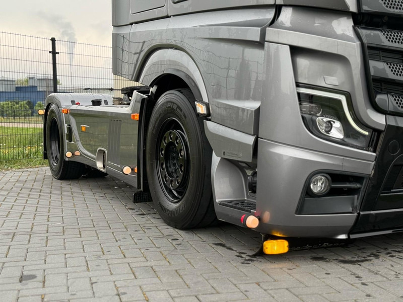 Mercedes-Benz 1863 SHOWTRUCK, VOLLUCHT, L PAKKET, HYDRAULIEK, TOPSTAAT. - Tractor unit: picture 4 Mercedes-Benz 1863 SHOWTRUCK, VOLLUCHT, L PAKKET, HYDRAULIEK, TOPSTAAT. - Tractor unit: picture 4