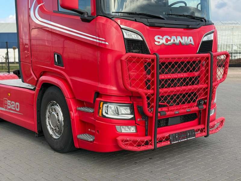 Scania R520 V8 NGS VOLLUCHT, LEER, BULLBAR, ZONDER EGR, BOOGIE. - Tractor unit: picture 3 Scania R520 V8 NGS VOLLUCHT, LEER, BULLBAR, ZONDER EGR, BOOGIE. - Tractor unit: picture 3