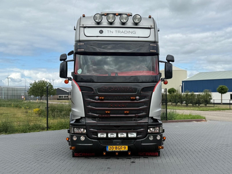 Scania R580 SILVER GRIFFIN, 021/100, FULL AIR, SHOW, TOP! - Tractor unit: picture 2 Scania R580 SILVER GRIFFIN, 021/100, FULL AIR, SHOW, TOP! - Tractor unit: picture 2