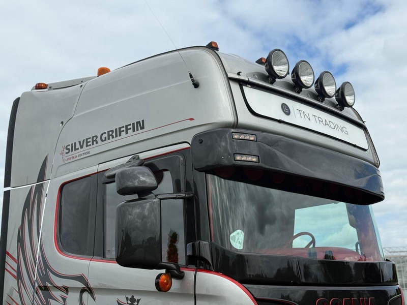 Scania R580 SILVER GRIFFIN, 021/100, FULL AIR, SHOW, TOP! - Tractor unit: picture 5 Scania R580 SILVER GRIFFIN, 021/100, FULL AIR, SHOW, TOP! - Tractor unit: picture 5