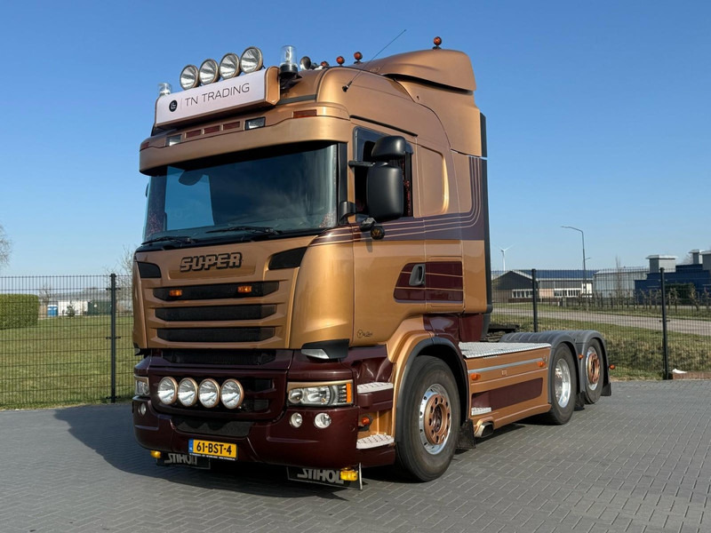 Scania R730 V8 V8, SHOWTRUCK VOLLUCHT, RETARDER, HYDRAULIEK, BOOGIE, ALU WIELEN, LEER. - Tractor unit: picture 1 Scania R730 V8 V8, SHOWTRUCK VOLLUCHT, RETARDER, HYDRAULIEK, BOOGIE, ALU WIELEN, LEER. - Tractor unit: picture 1