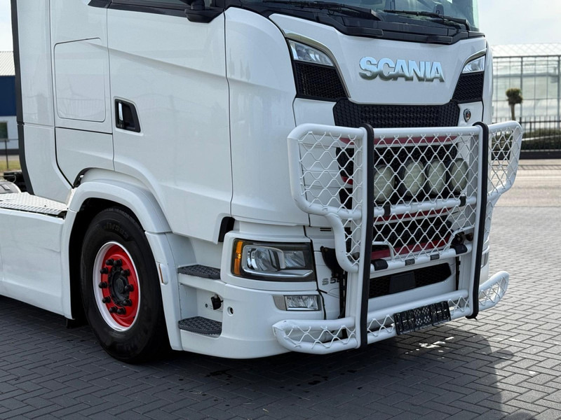 Scania S580 V8 NGS VOLLUCHT, PTO, LEER, RETARDER, TV, 3.15WB, BULLBAR. - Tractor unit: picture 3 Scania S580 V8 NGS VOLLUCHT, PTO, LEER, RETARDER, TV, 3.15WB, BULLBAR. - Tractor unit: picture 3